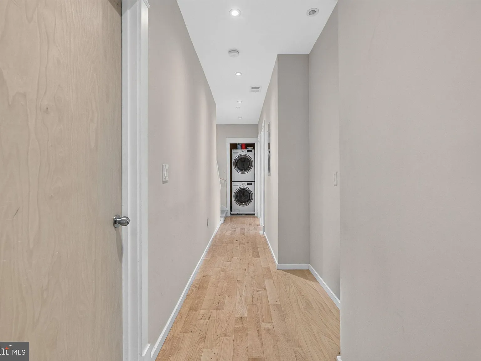 3 bed, 3519 sqft, $6,700 — Photo 2