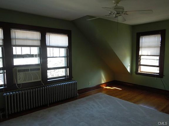 3rd image of 85-89 Scofield Ave