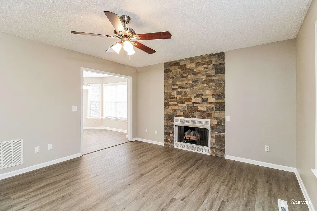 Building Photo - 4065 Lenora Dr