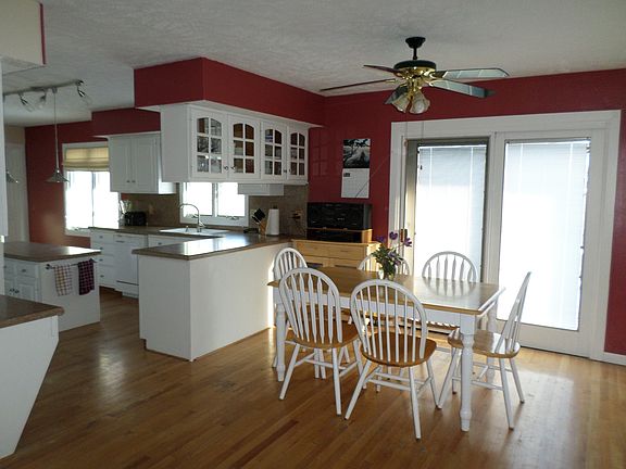 4th image of 701 Sioux Ln