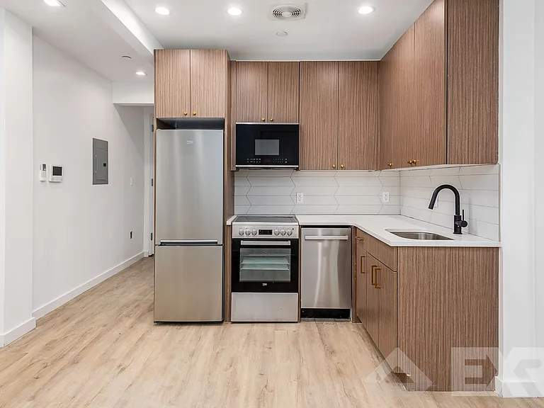 1691 Carroll St #1F — Photo 5