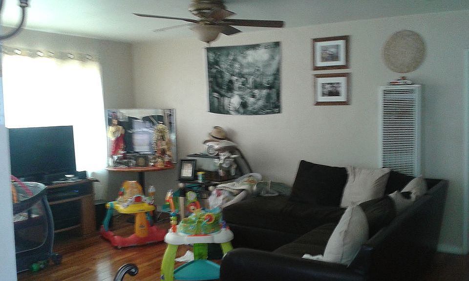 2nd image of 149 W 51st St