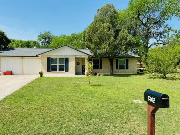 204 Brook St, Seguin, TX 78155