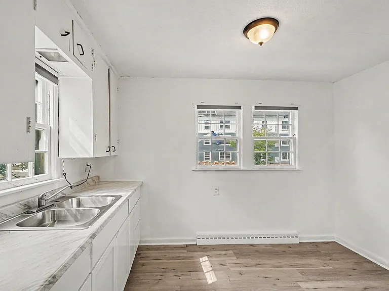 114 Eastlawn Dr — Photo 5