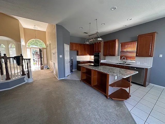 2913 Jacobson Dr — Photo 2