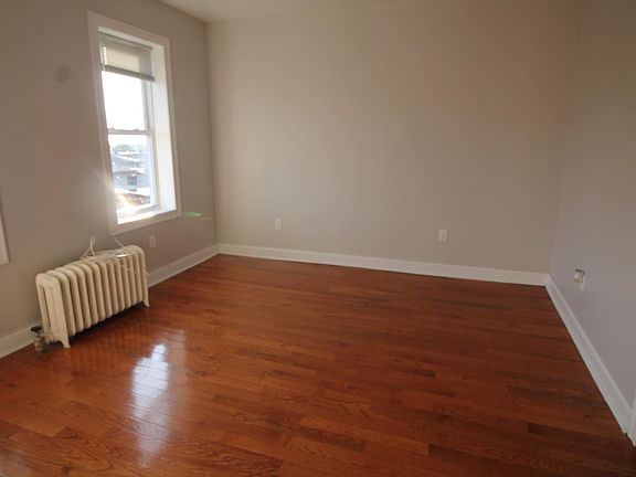 4th image of 943 Pavonia Ave APT 1