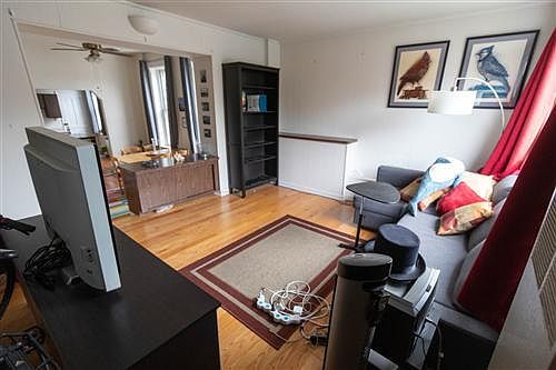 4th image of 1041 N Wood St #2R