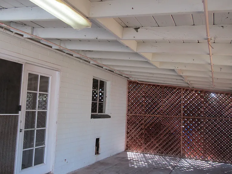 910 S Una Ave — Photo 15