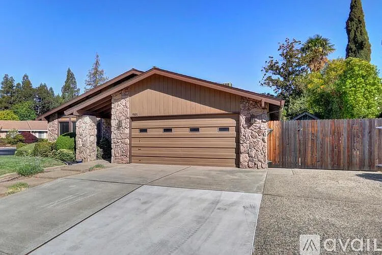 9101 Yount Ct — Photo 32