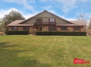 65 Mark Dr, Hawthorn Woods, IL 60047