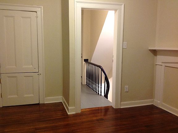 Entrance to 2nd floor apartment
