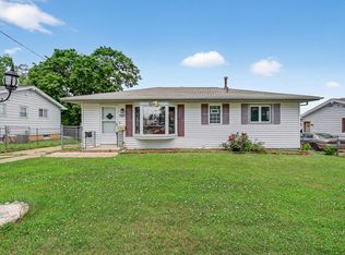 2704 Wedgewood Rd, Des Moines, IA 50317