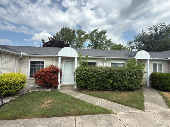 32972 Maple Lane Cir, Warren, MI 48093