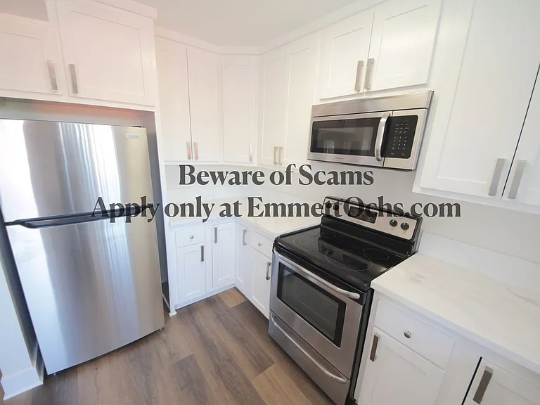 Roxbury Manor — Photo 7