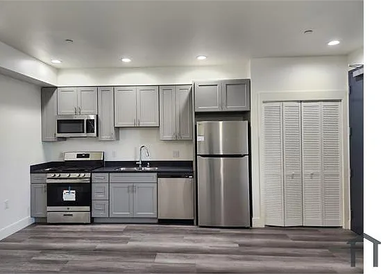 2 bed, $2,748 — Photo 4