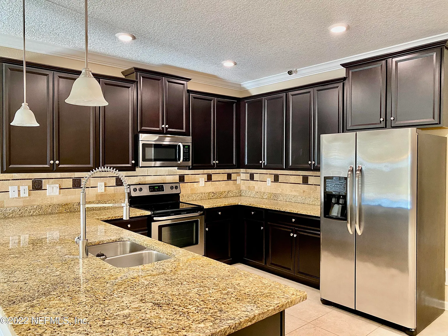 3 bed, 2.0 bath, 2064 sqft, $2,500 — Photo 3