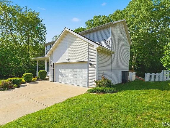 3rd image of 202 Keeneland Ct