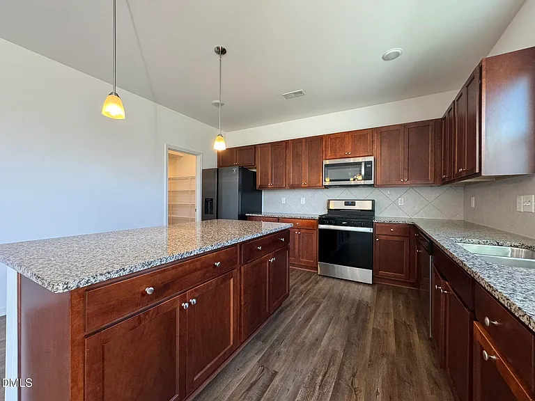 913 Briar Gate Dr — Photo 11
