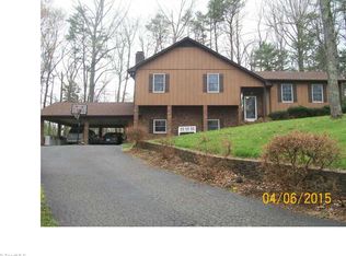 181 Camelia Ct, Mount Airy, NC 27030