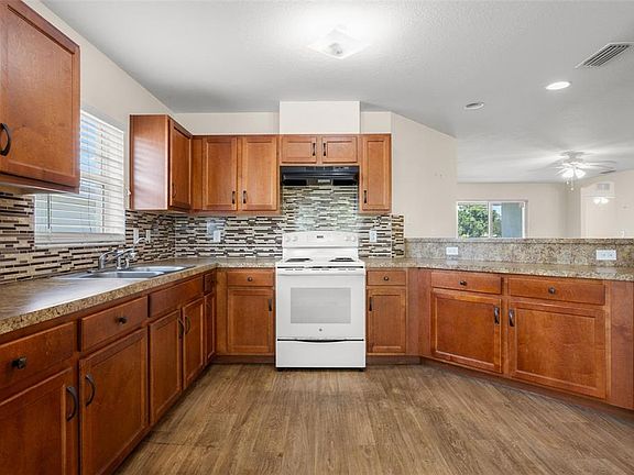 5th image of 1550 BLOSSOM BAYOU CIRCLE