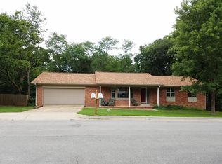 2749 N Stagecoach Dr, Fayetteville, AR 72703