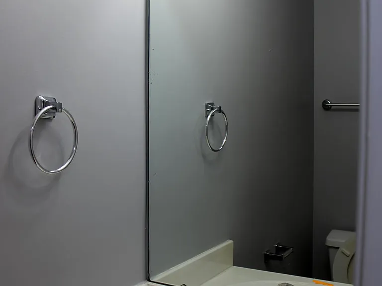 445 Woodhill Dr — Photo 5