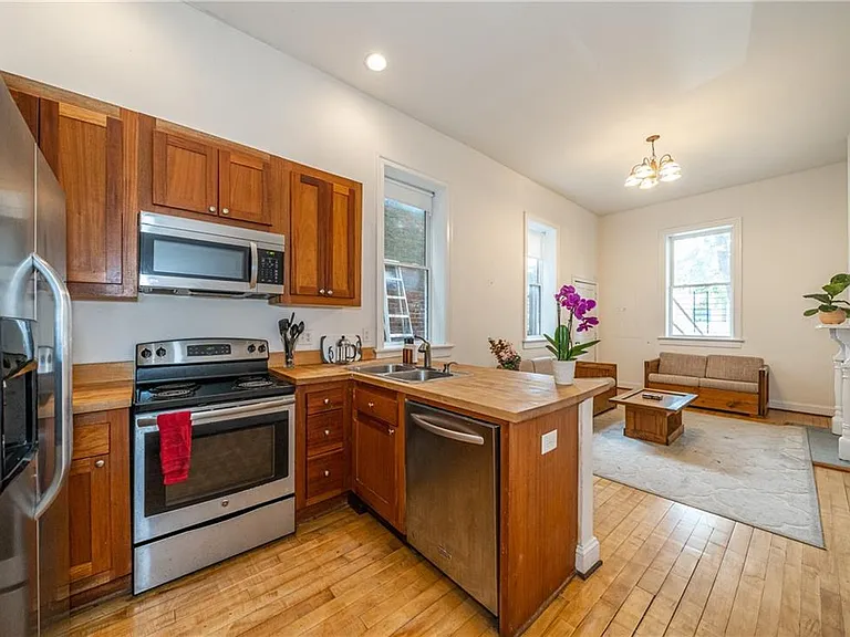 129 W Clay St — Photo 7
