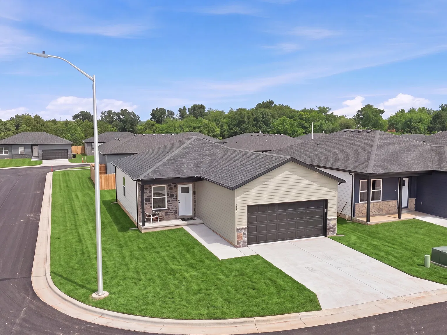 4898 W Ridge Lane - 1 — Photo 2