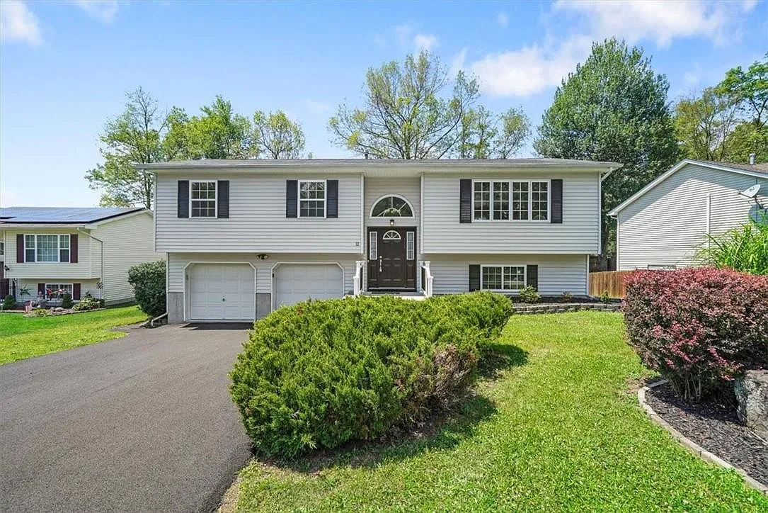 11 Princeton Drive photo 1