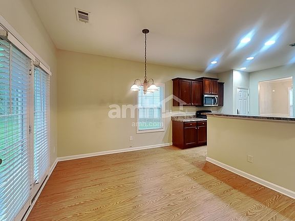 5th image of 2357 Longmont Dr