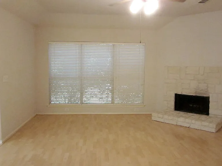 2029 Oak Manor Dr — Photo 5
