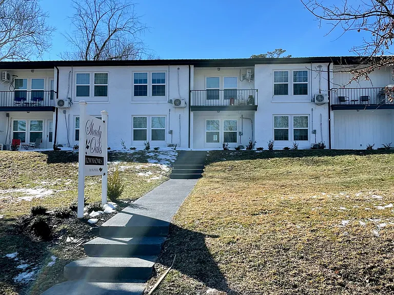 211 Kc East Dr #2 — Photo 1