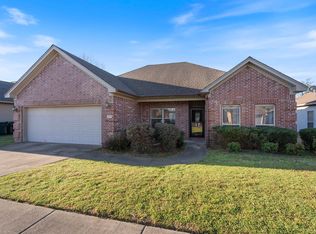 25 Chateaus Ln, Little Rock, AR 72210
