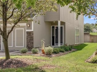 3226 SW Shadow Brook Dr, Blue Springs, MO 64015