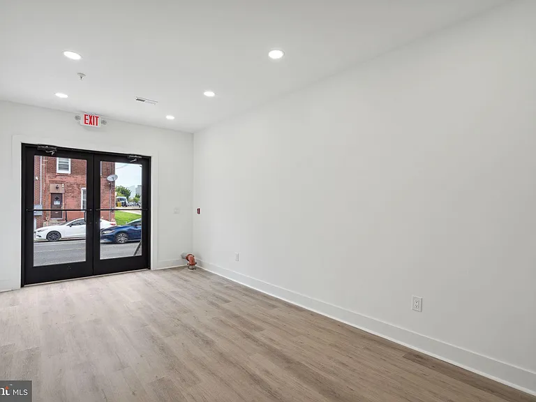 528 W Berks St #1 — Photo 3
