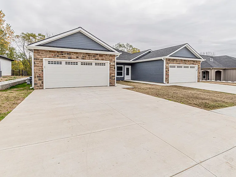 1705 Kenneth Dr — Photo 5