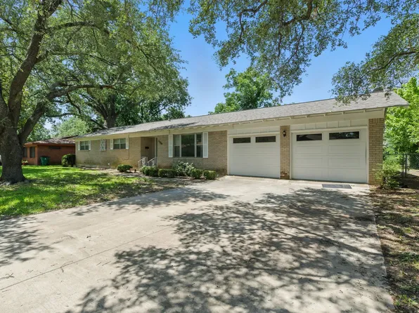 1270 N Wildwood Dr, Stephenville, TX 76401