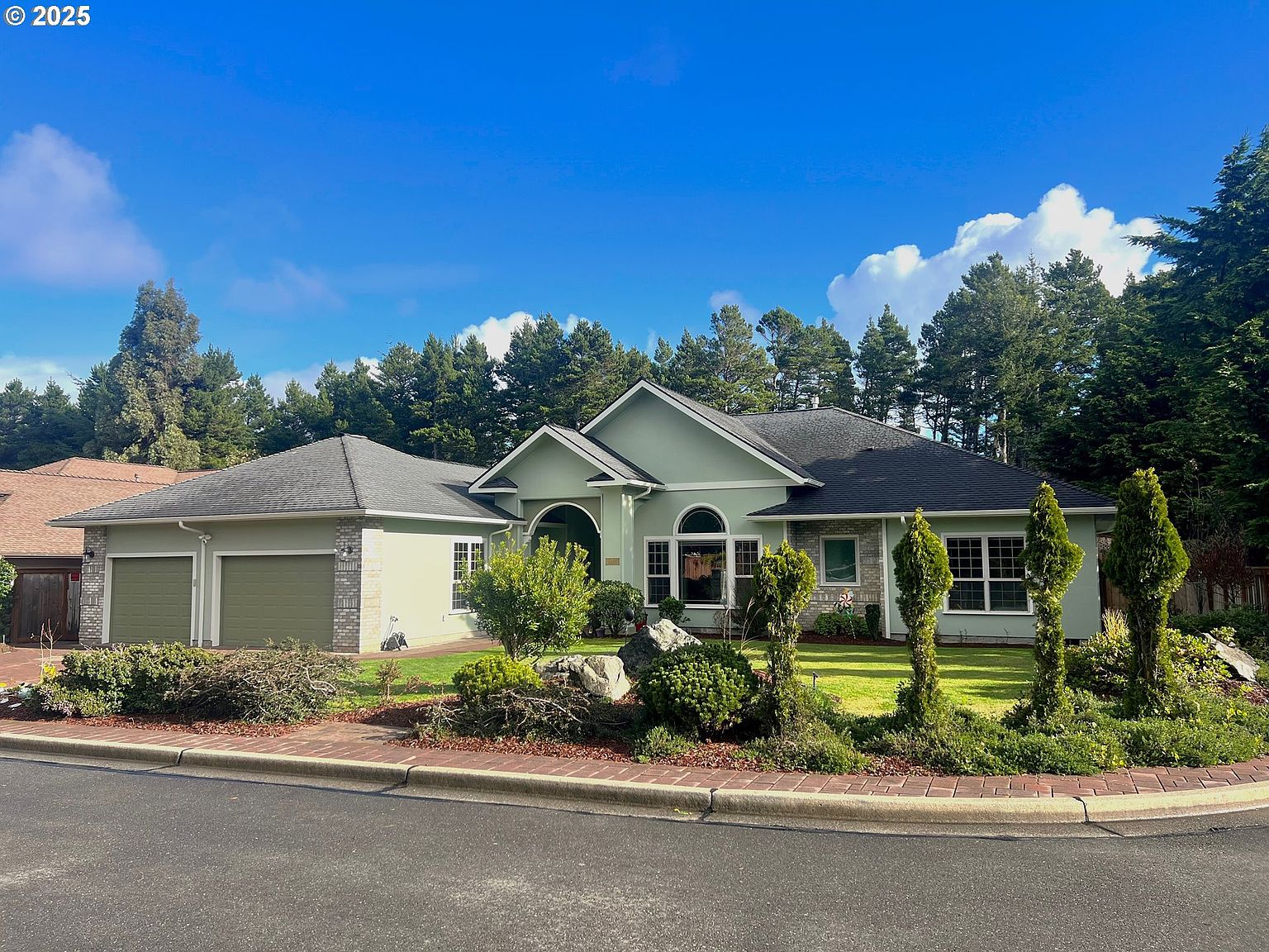 2265 Hayes St, North Bend, OR 97459 | Zillow