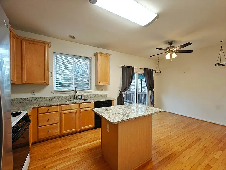 13030 Park Crescent Cir — Photo 3