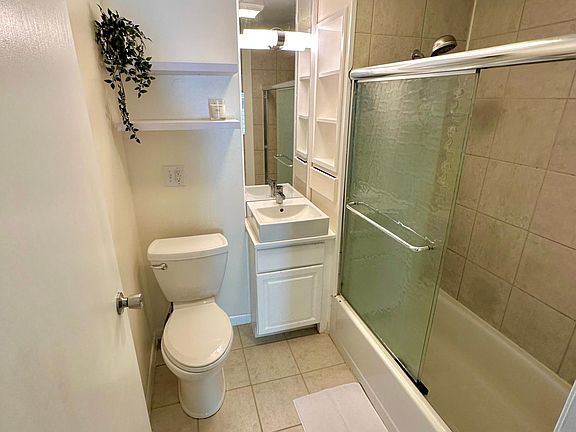 4th image of 1545 Park Ave #A