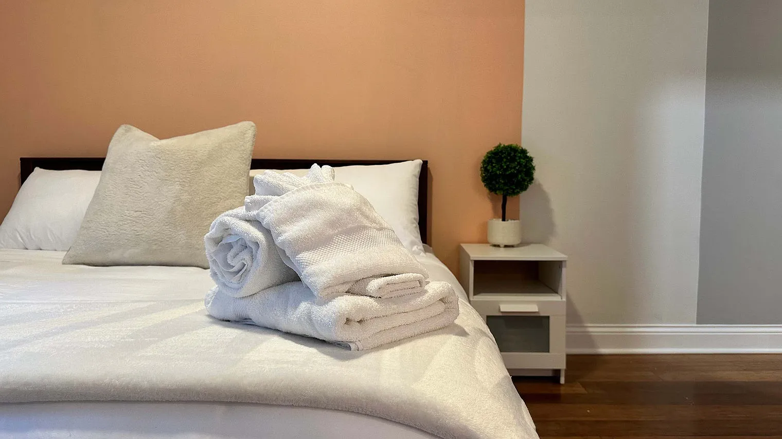 2 bed, 2.0 bath, 1194 sqft, $4,843 — Photo 3