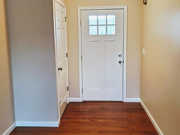 3rd image of 124 Oak View Dr
