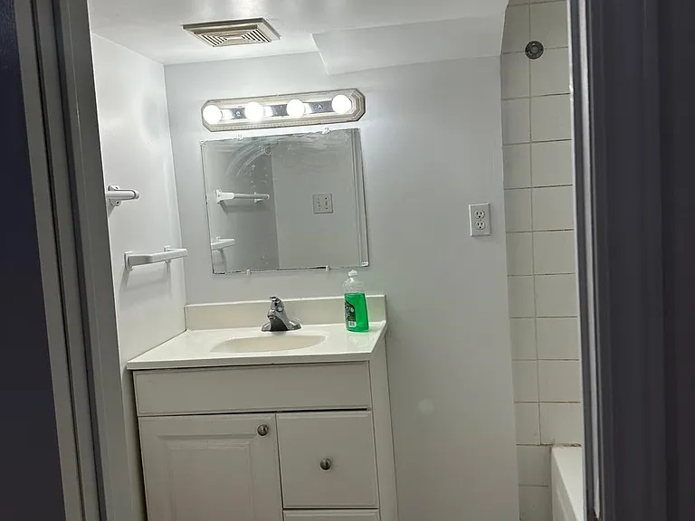 90 Binswood Ave #LOWER LEVEL — Photo 3