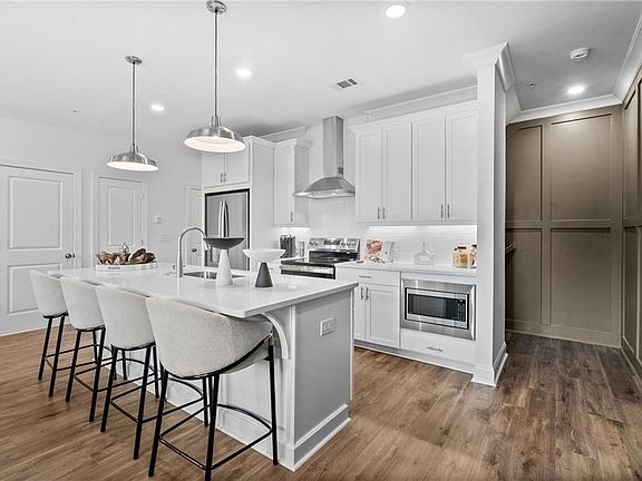 2nd image of 501 Belvedere Dr #1