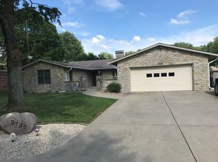 2735 Yellowwood Ct, Columbus, IN 47203