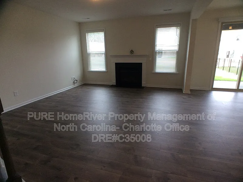 5 bed, 4.0 bath, 2934 sqft, $2,849 — Photo 3