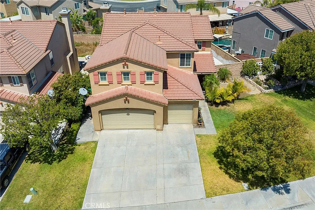 5 bed, 3000 sqft, $4,000 — Photo 1