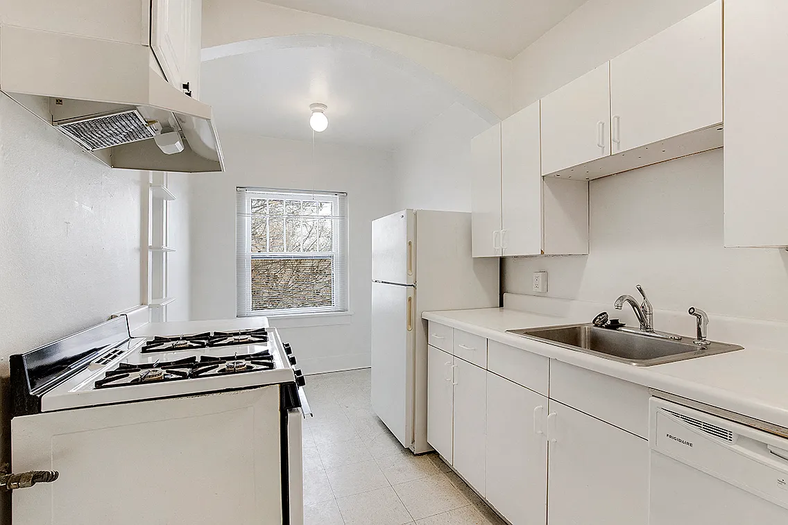 Corona Court Apartments — Photo 4