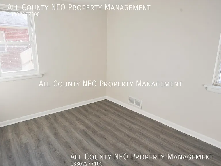2114 Market Ave N #1 — Photo 5
