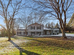 2752 Rhineberry Rd, Rochester Hills, MI 48309